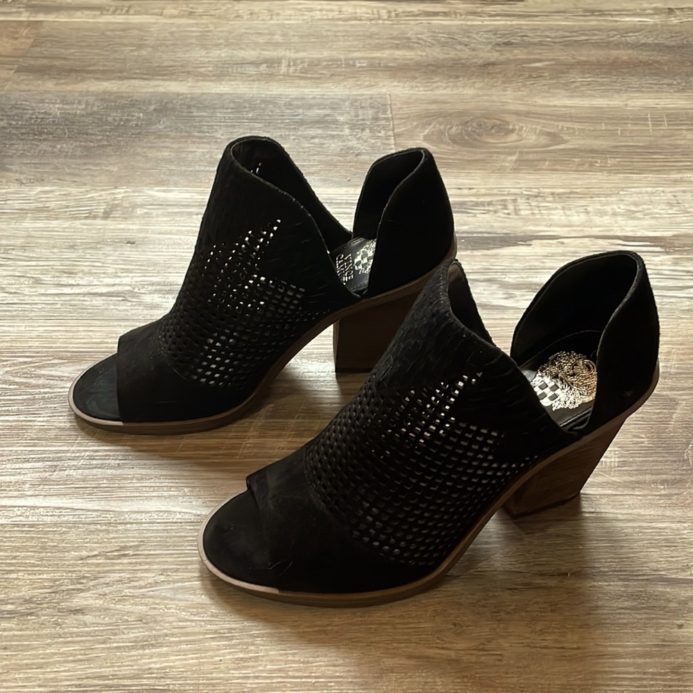 Women’s Vince Camuto Peak Toe Booties! New without Tags!! Size 9.5.